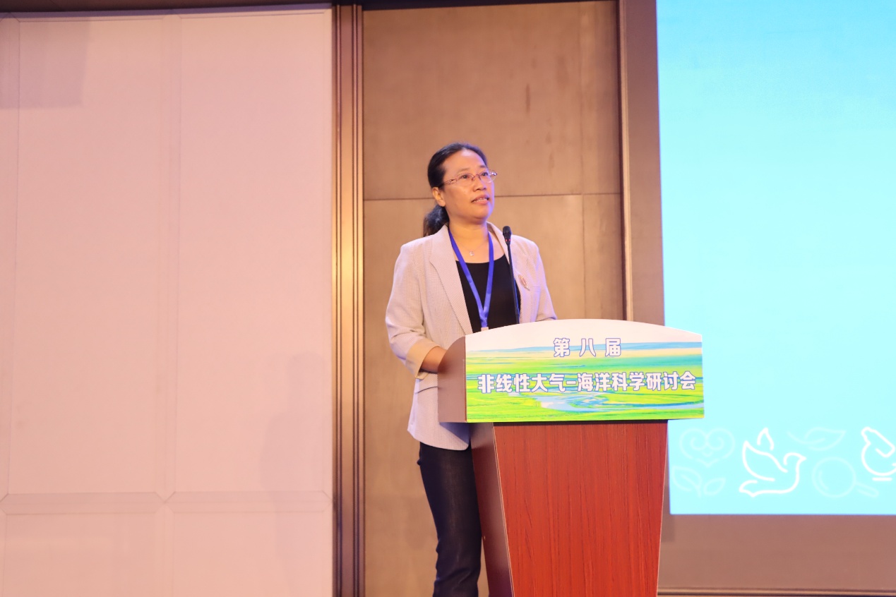 图片包含 游戏机, 站, 桌子, 男人AI 生成的内容可能不正确。