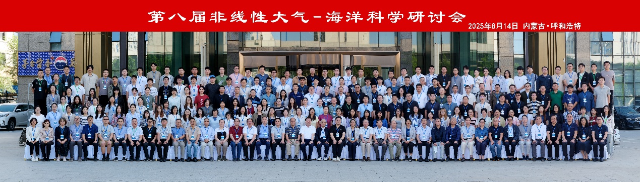 人群前站着一群人AI 生成的内容可能不正确。