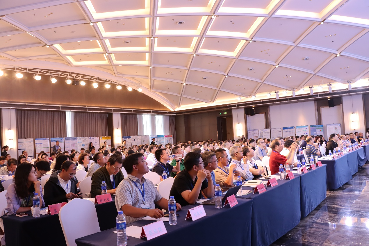 大厅里的人们AI 生成的内容可能不正确。